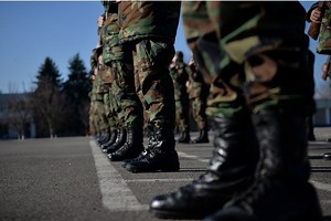Droguri pe teritoriul unei unități militare, găsite la o persoană suspectă: Precizările Ministerului Apărării