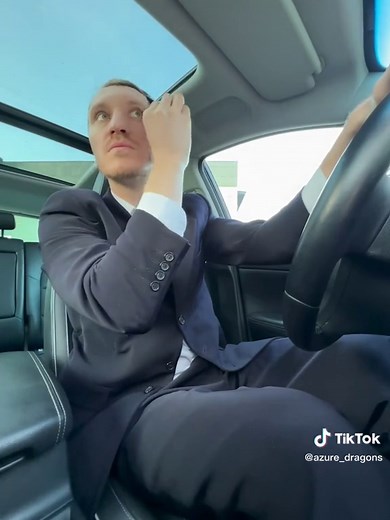 Exploring the Contrasts of Life: Azure Dragons and Lusaura