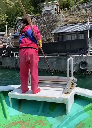 #漁師の日常 #女漁師 #海好き #釣り部 #船 しっかり構えてロープ取れないってゆーね😂
