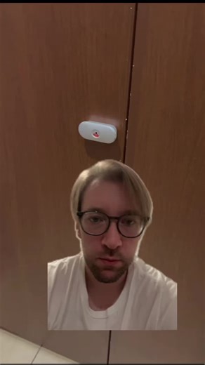 Pooping has never been more joyous #japantravel #japantoilet #occupied #japantrip #グリーンスクリーン