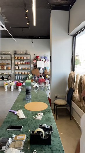 Modern Flower Shop Arrangement Techniques Explained