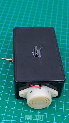 104K views · 1.4K reactions | How to make a phone security alarm #diy #ideas #homemade #lifehacks #tips #viralreels #shorts | Mr. TQT | Facebook