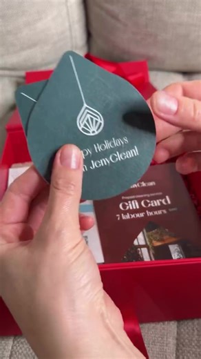 🎄 Branded Cleaning Gift Card A cozy gift box that actually gets used: ☕ A cup coaster & gift card — 2-in-1, made with love for our lovely clients 🎁 gift card for 7 labour hours cleaning service 🌿 eco-friendly sponge Christmas is just a few days away. And honestly — a clean home is always a good gift. Our branded gift card looks nice, feels thoughtful, and can be used after the holidays too. No rush. No pressure. Just a gift that makes sense. Send us a DM @jeny.clean or book your cleaning on o