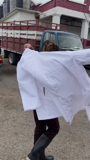 Ready,set, inspect🫡! ~Your favorite Yr3 Public Health inspector 😉 #trendingsong #inspector #publichealth #fypシ #utech