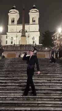 Achille Lauro canta la canzone di Sanremo 2025, incoscienti giovani