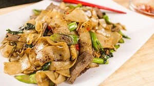 Authentic Thai Pad See Ew Recipe (with video)