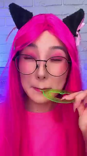 From Lips to Glue: Crafty Makeup Hacks! 💄✨