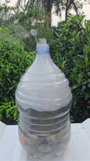 Experiment fireworks bottle in water #crackeresxperiment #experiment #firecracker #fireworks