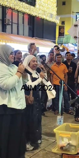LAGU BERBAHASA THAILAND.. BERSAMA MINI ONZ BUSKERS DI BUKIT BINTANG.