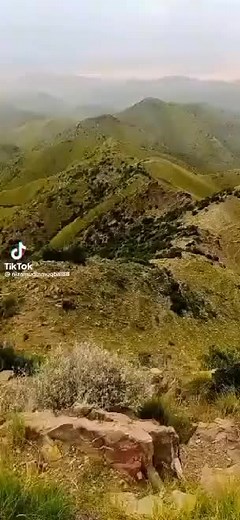 Stunning Panoramic Views of Majestic Mountain Landscapes