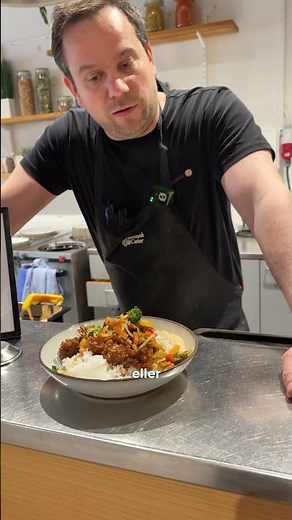 Måndag på Matmagasinet: fläsk i sötsur sås, bakad sej eller tofu.