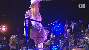 Pabllo Vittar canta 'Open Bar' no circuito Barra-Ondina