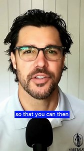 To restore muscle balance in functional scoliosis, focus on unilateral movements—exercises that work one side at a time. Here’s why: ✅ Helps identify strength imbalances ✅ Builds muscular endurance on the weaker side ✅ Promotes better postural alignment 🔥 Try these two exercises: 1️⃣ Side Plank – Hold on both sides and notice which one feels weaker. That’s your focus area! 2️⃣ Heel Taps – Stand on a box, lower one leg, and tap the floor while maintaining control. This helps even out leg strengt