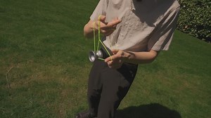 Squire Barnes has the story of a young B.C. yoyo master who has created a business from his passion, by designing his own professional yoyo. | Global BC