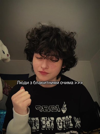 Відео користувача shakal_mak.ua (@shakal_mak) на тему «red glossy eyes»