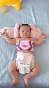 160K views · 1K reactions | Cách giúp trẻ nhỏ không bị méo đầu  #embedangyeu #mebim #phunu #mevabe #concung #goidinhhinh | Nhà Thông Minh | Facebook