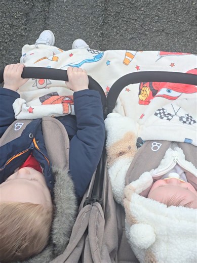 Incredible Double Pram for Holidays and Outings