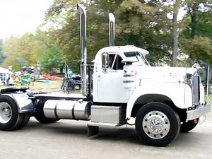 Connecticut Antique Machinery Association - Beautiful Mack B-61 pulling out