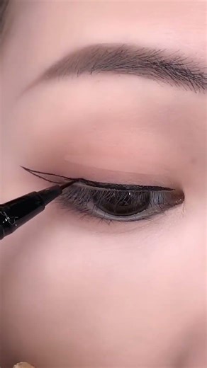 ⭐ Eyeliner Tutorial for Beginners | Perfect Wing with Eyeliner Pen ✨#shortseyemekup#eyeliner #beauty