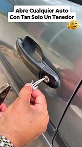 Cómo abrir la puerta de tu auto con un tenedor. . . #car #taller #mecanica | Mecánica Tipss