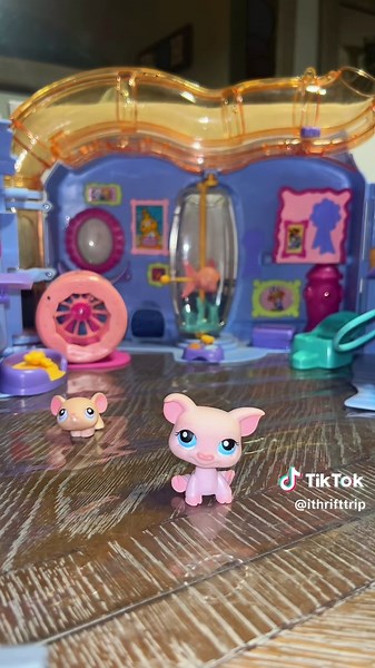 Marketplace find of the week! This LPS bundle came with the cutest pets ever and I can’t believe I snagged 3 short hair cats! 😍🐱 all for $80!! #LittlestPetShop #LPS #LPSCollector #LPSCommunity #LPSFinds