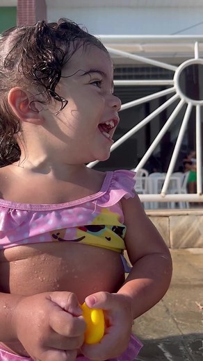 Diversão em Família na Piscina