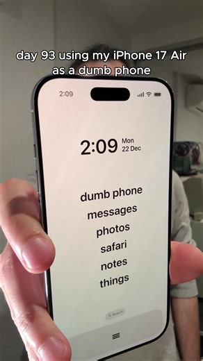 Understanding Dumbphones vs iPhone 17 Features