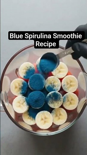 This blue spirulina smoothie is light, hydrating, and perfect for hot days 🥣