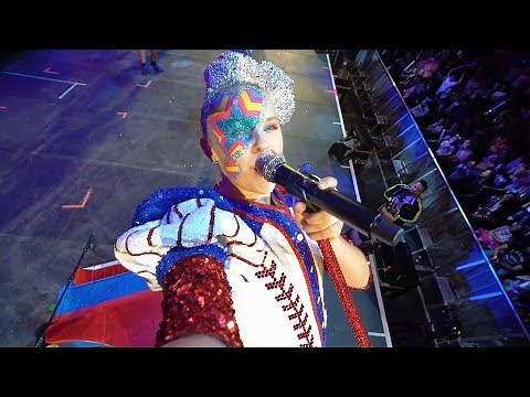 I FILMED ON STAGE WHILE PERFORMING IN FRONT OF 15,000 PEOPLE!!
