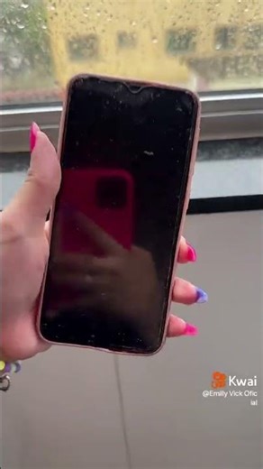 vídeo antigo da Emilly Vick parte 5 (quebrando o celular da prima)