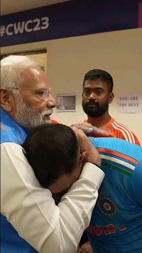 PM Modi embraces Mohammad Shami and encourages him and Team India after the CWC 2023 Final Loss