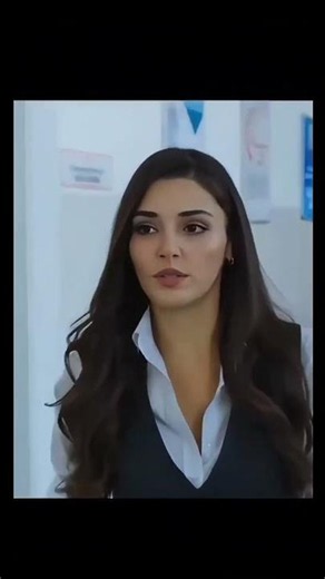 Hande Erçel's Most Powerful & Stylish Moments! #HandeErçel #BambaşkaBiri #LeylaGediz #shorts
