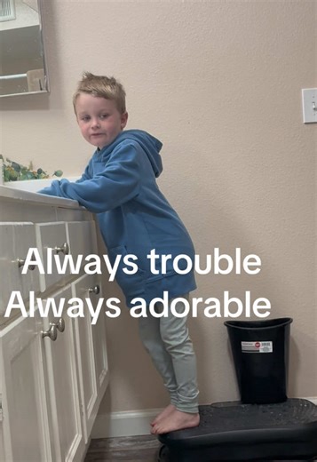 Happy stimming & breaking into the bathroom when I’m taking a bath are some of his favorite activities as of recently. We love that he always feels safe enough to stim and wants to include us in it too! #autismparenting #nonverbal #severeautism #dayinmylife #smallcreators