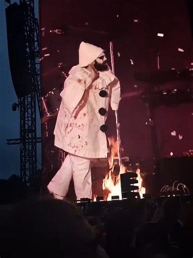 MCR - Glasgow (Blood) Only video I took where im not screaming 💔 @MCRmy #gerardway #MCR #mychemicalromance #blood