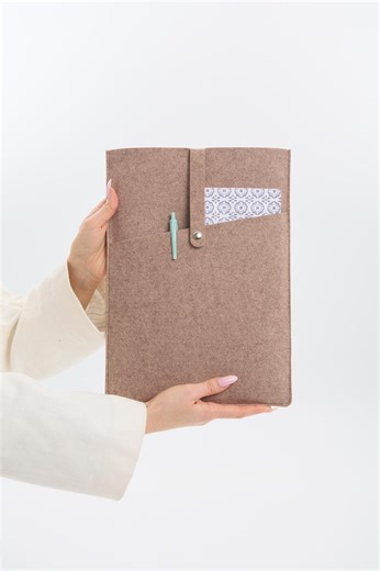 Handmade Felt Laptop Sleeve: Minimalist MacBook Case 13-14 Inch