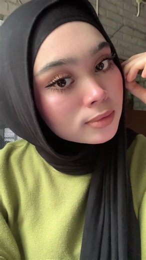 Explore the Instant Shawl Trend: A Style Guide