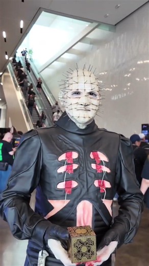 Beetlejuice doesn’t want to open the Puzzle Box from Pinhead