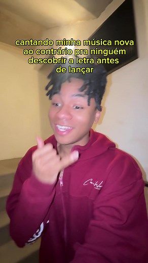 como cantar música ao contrário: transformar e gravar voz invertida