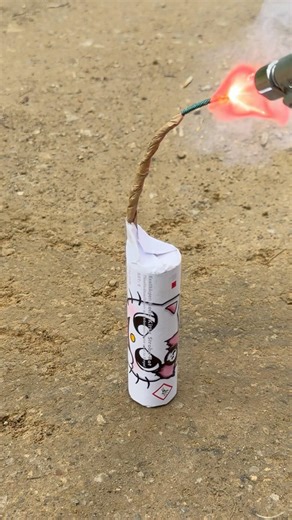 Hello Kitty🎀⬜️🟥 #fireworks #strobo #firecracker