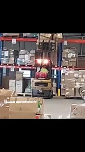 🚨La seguridad en los almacenes con máquinas y equipo es importante para proteger a los trabajadores, prevenir accidentes, y mantener la continuidad operativa.🫡 👉 Utiliza este video para la concientización en el uso de maquinaria. | Seguridad Industrial: Safety First