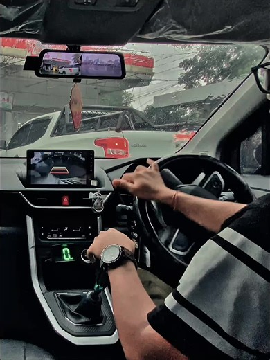 Mengemudi Avanza di Tengah Hujan Deras