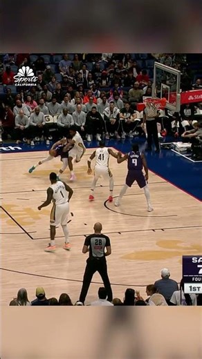 Birthday Boy Nique Clifford with the early game layup!! | NBCS California