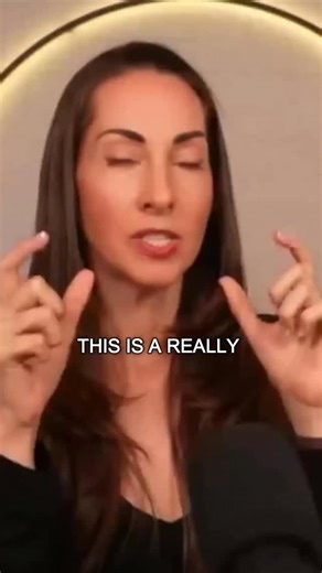 Want to make 2026 your best year yet? Join me for a live goal-setting training on December 29th at 1 PM Eastern. I’ll show you how to set goals that are actually achievable → https://www.scienceofpeople.com/training/how-to-set-better-goals-using-science/ | Vanessa Van Edwards