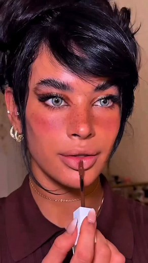 Trying out the viral Bratz lip look 💋 Not gonna lie… I kinda love it 💖 #LipHack #BratzLips #MakeupTransformation #BratzLipHack #ViralMakeup #MakeupTrend #LipLinerHack #OverlinedLips #BeautyHack #MakeupInspo #LipMakeup #MakeupTips #BratzDollLook | MAR’F Beauty