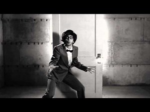 The Red Light Variety Show: Peeping on Red Light!