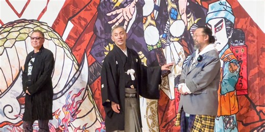 十三代目市川團十郎白猿の襲名を祝い、村上隆が「祝幕」を描いた！
