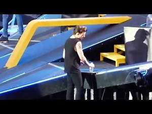 HD - One Direction - Strong (live) FZ72 @ Wien, Vienna, Austria OTRA 2015
