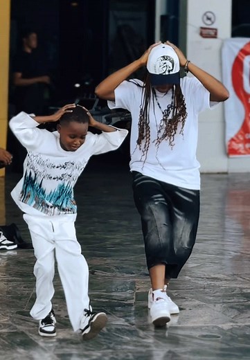 Afro dance w/@champion_baby5 #afrobeats #fypシ #foryouu #electrobreakers #electrobaby