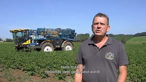 🎥 Goed Gerief: De spuitmachine In deze aflevering van Goed Gerief duiken we in de wereld van de spuitmachine – het onmisbare werktuig voor het toedienen van gewasbeschermingsmiddelen. Waar men vroeger met de hand en rugspuit het veld introk, zien we vandaag hypermoderne machines met gps-technologie, sensoren en precisiespuiting. De evolutie staat niet stil: innovatie en technologie zorgen voor efficiënter gebruik van middelen, meer precisie én minder impact op mens en milieu. Een blik op vroege