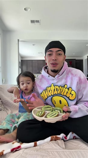 Winter Tries Kiwi for the First Time: A Taste Test